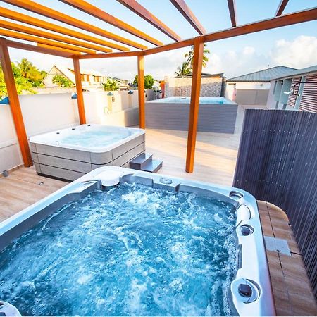 Evasion En Plein Coeur De La Ville Studio Jacuzzis Sauna Et Piscine Au Centre De بورت لويس المظهر الخارجي الصورة