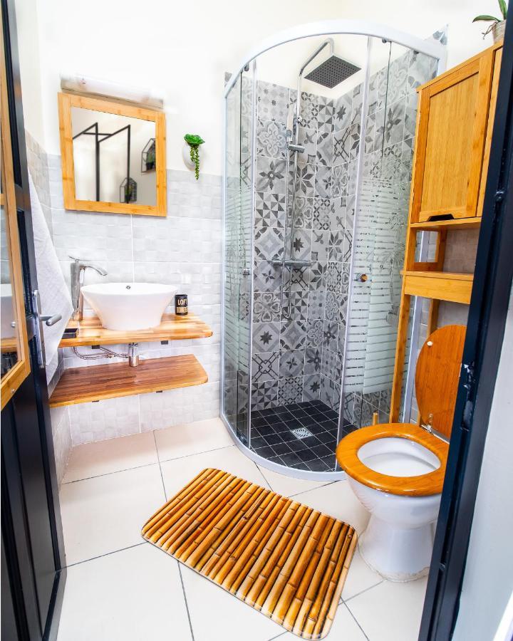 Evasion En Plein Coeur De La Ville Studio Jacuzzis Sauna Et Piscine Au Centre De بورت لويس المظهر الخارجي الصورة