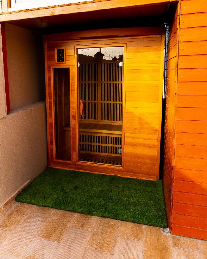 Evasion En Plein Coeur De La Ville Studio Jacuzzis Sauna Et Piscine Au Centre De بورت لويس المظهر الخارجي الصورة